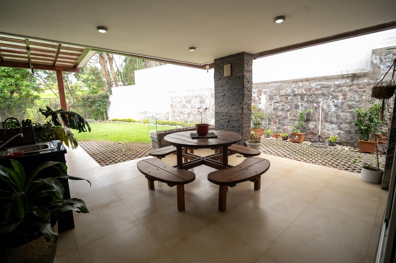 Casa en venta en Pichincha | Quito | Tumbaco, Ruta Viva Conjunto Mirabosque, 599 m²