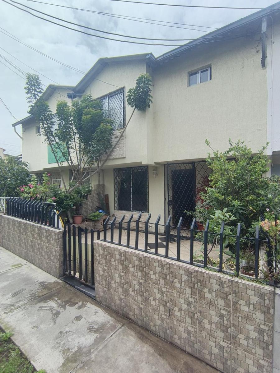 Casa en venta en Pichincha | Quito | Sur de Quito, Conjunto Habitacional El Conde 3, 99 m²