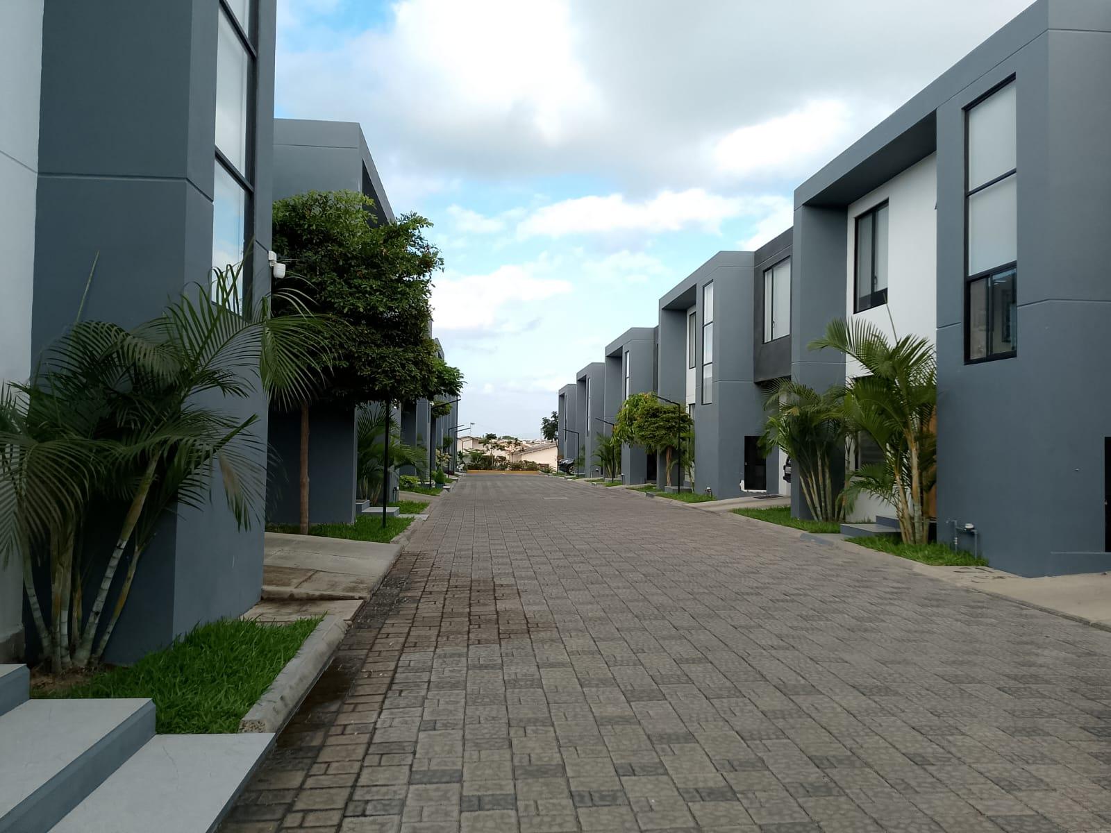 Casa en venta en Manabí | Manta | Sur de Manta, Conjunto Habitacional Piamonte, Sector Los Gavilanes, 124 m²