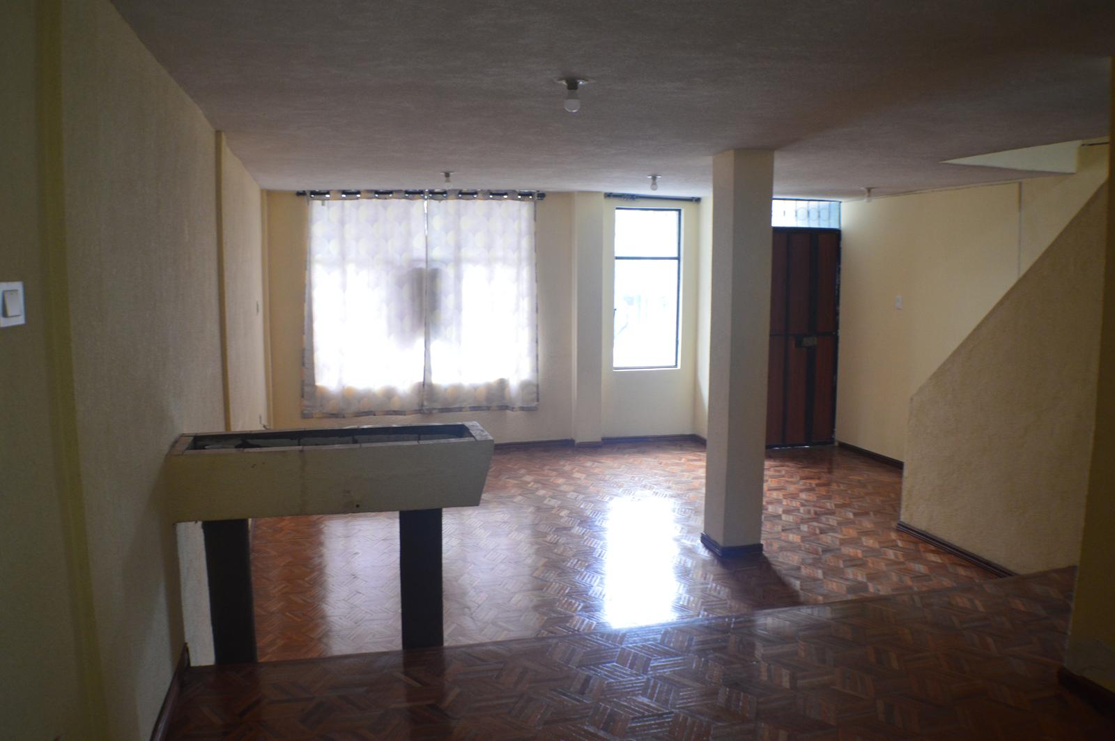 Sale of Independent House Facing Park – Carapungo 4