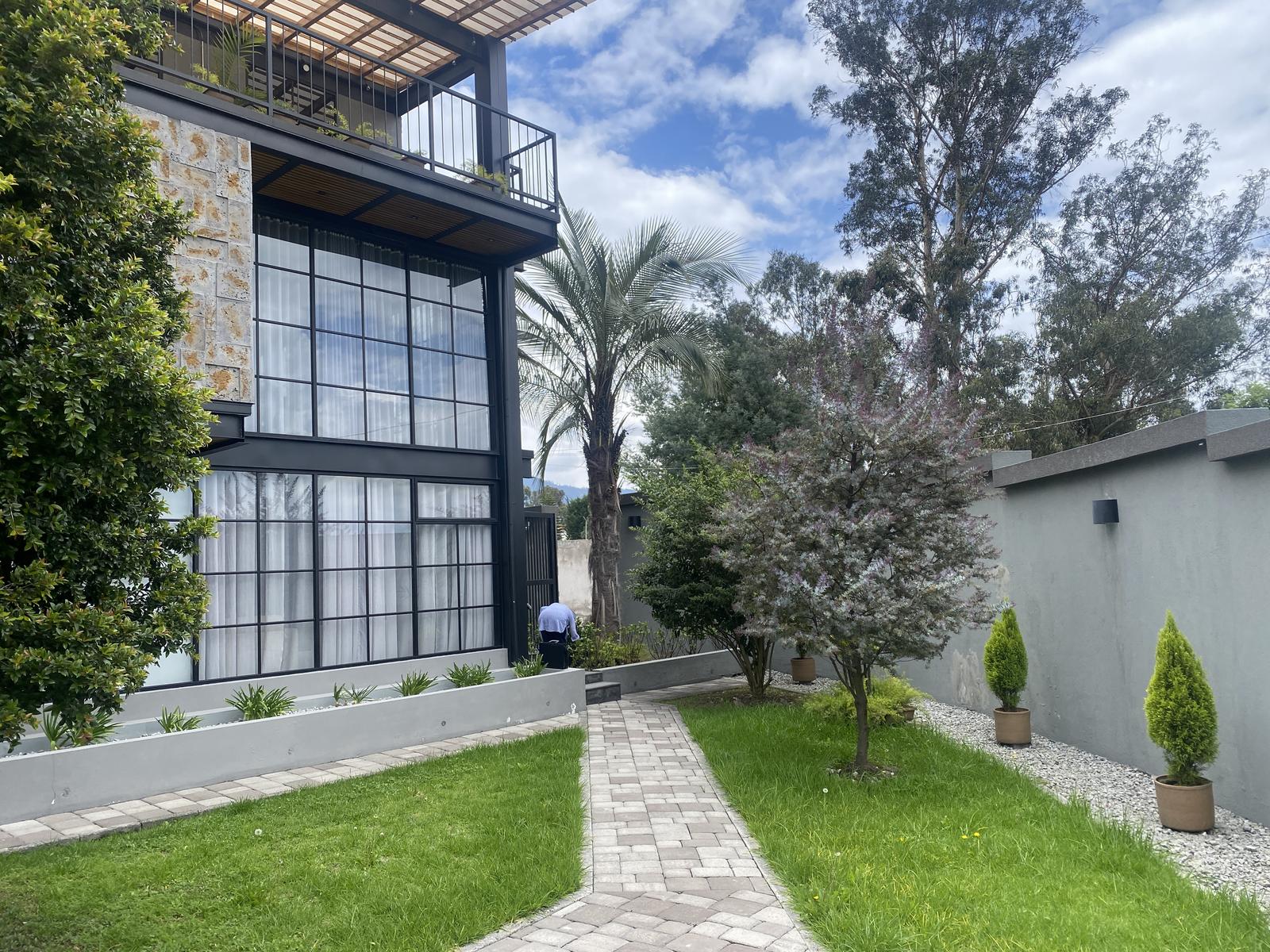 House for Sale, Lumbisí 3