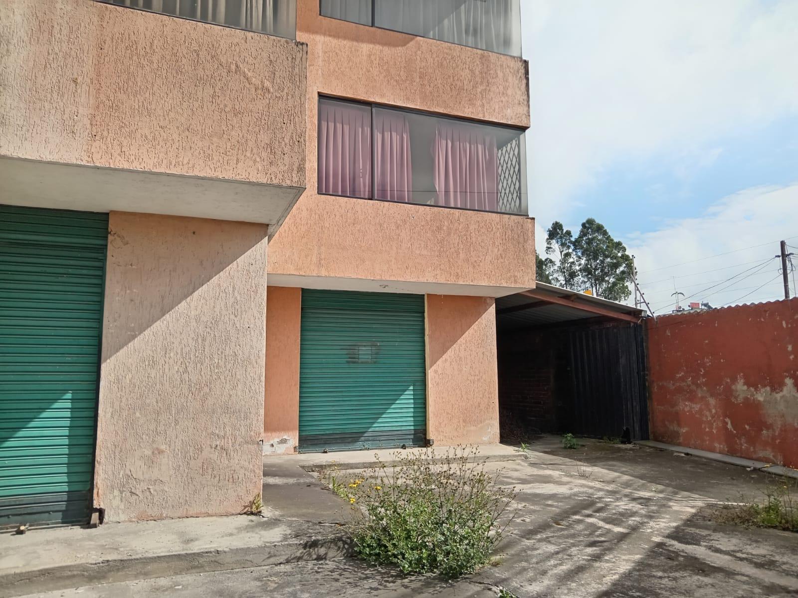 Selling house with land in Conocoto Urb. Monserrath 3