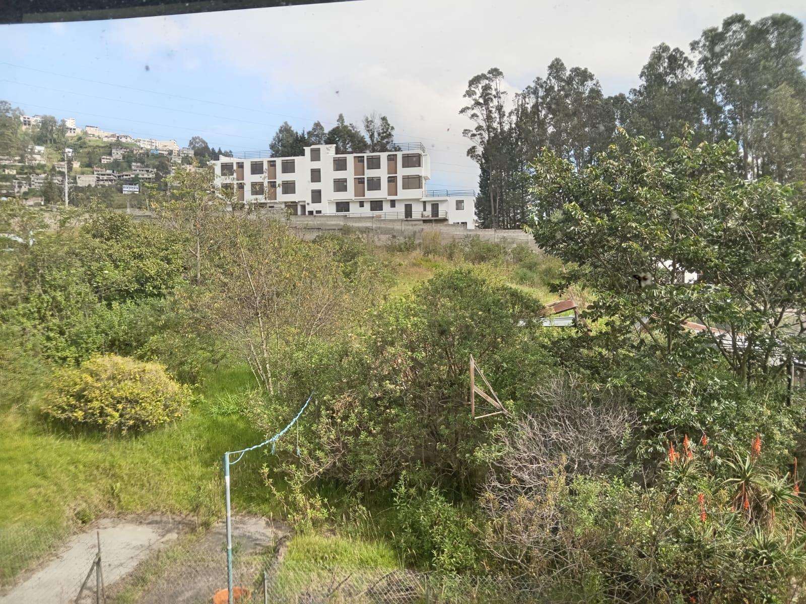 Selling house with land in Conocoto Urb. Monserrath