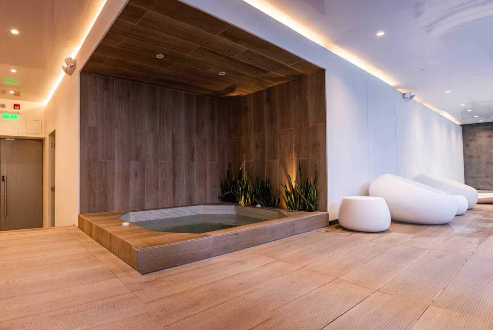 Departamento en alquiler en Pichincha | Quito | La Carolina, Suite en renta 1 habitación, por estrenar con vista de Quito edificio con piscina, 60 m²