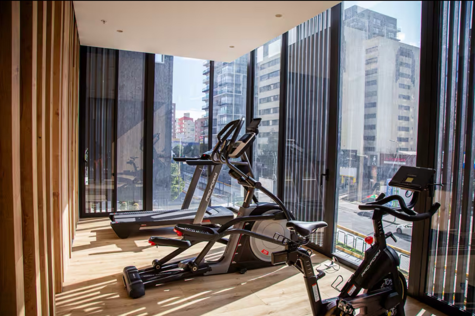 Departamento en alquiler en Pichincha | Quito | La Carolina, Suite en renta 1 habitación, por estrenar con vista de Quito edificio con piscina, 60 m²