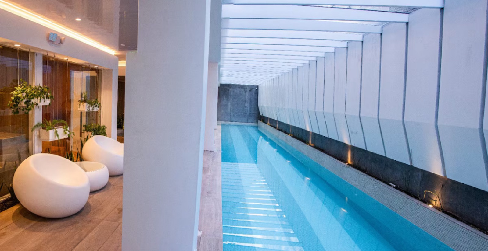 Arriendo la Carolina Suite de lujo por estrenar con vista de Quito edificio con piscina