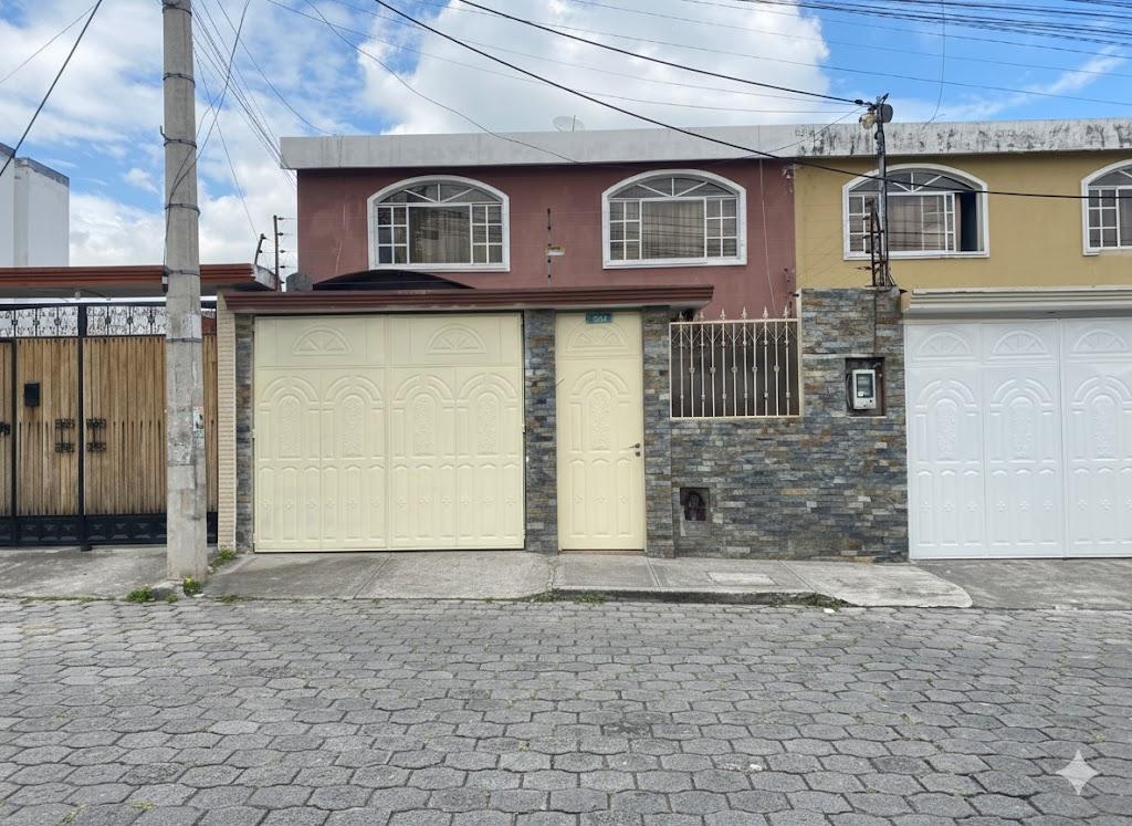 Casa en venta en Pichincha | Quito | Sangolqui, Urbanizacion Santa Rosa calle España cerca a CNT, 174 m²