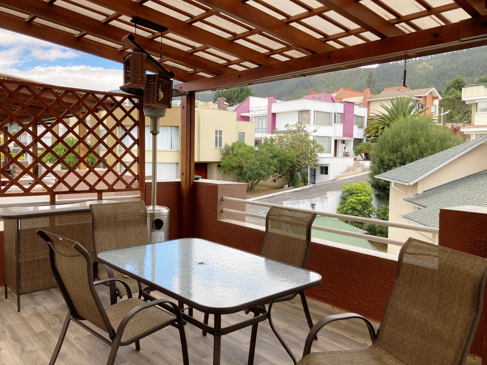 Departamento en venta en Pichincha | Quito | San Juan de Cumbayá, CUMBAYA - San Juan Alto - De los Olivos y Las Rieles, 210 m²