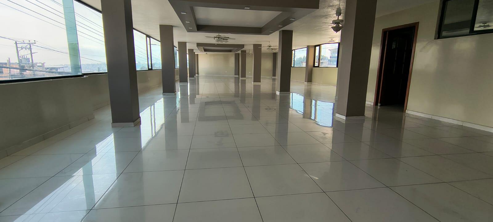 Local en alquiler en Pichincha | Quito | El Condado, MENA DEL HIERRO LA MACHALA, 330 m²