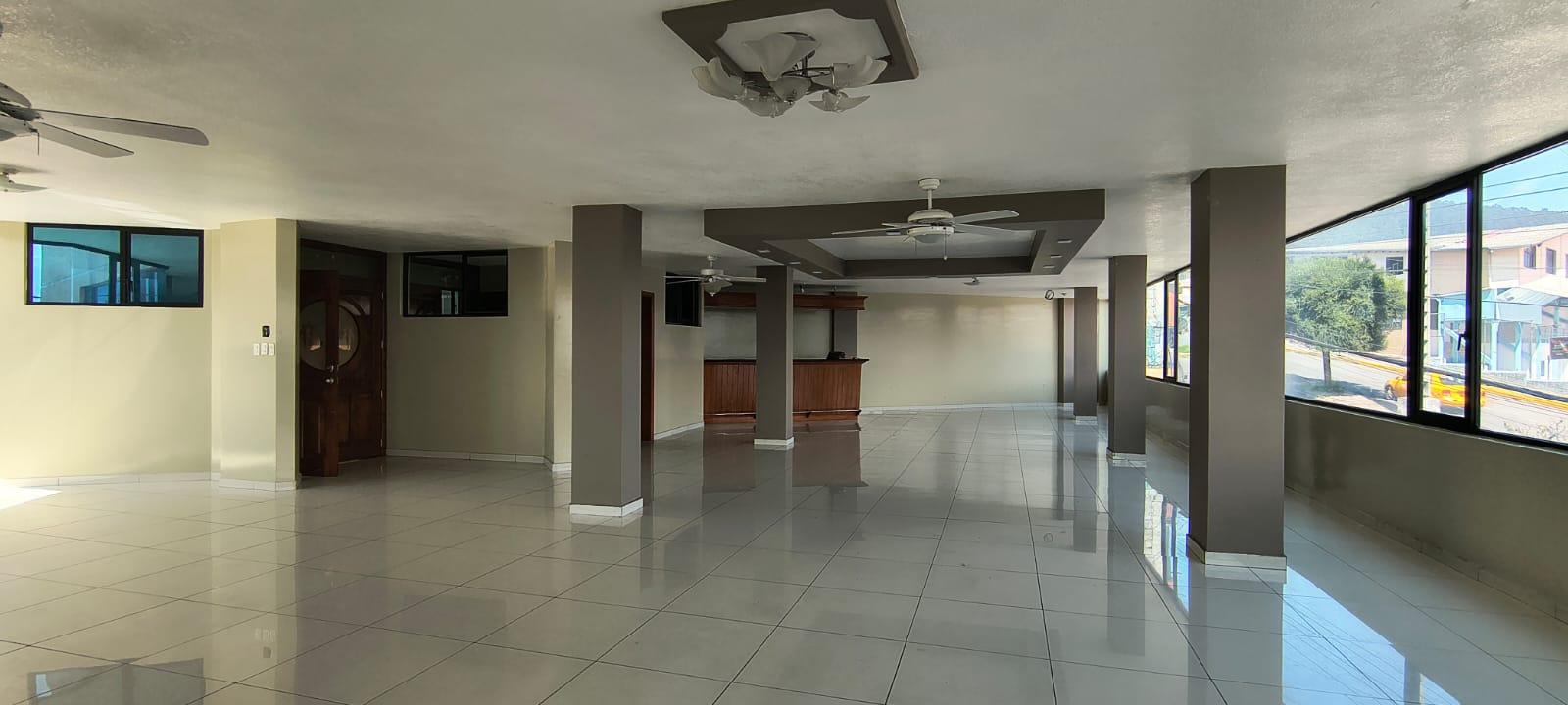 Local en alquiler en Pichincha | Quito | El Condado, MENA DEL HIERRO LA MACHALA, 330 m²