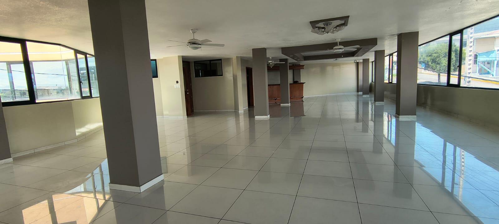 Local en alquiler en Pichincha | Quito | El Condado, MENA DEL HIERRO LA MACHALA, 330 m²
