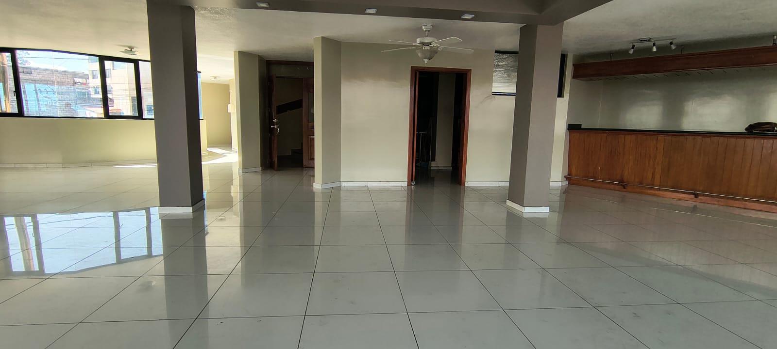 Local en alquiler en Pichincha | Quito | El Condado, MENA DEL HIERRO LA MACHALA, 330 m²