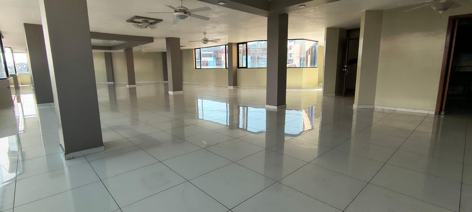 Local en alquiler en Pichincha | Quito | El Condado, MENA DEL HIERRO LA MACHALA, 330 m²