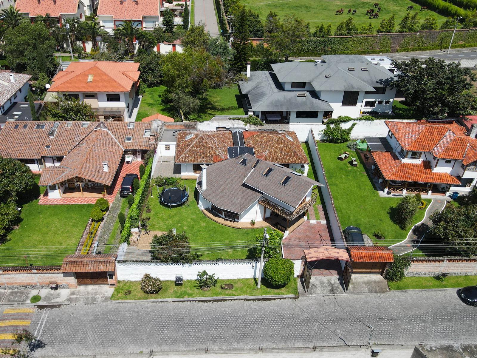 Casa en venta en Pichincha | Quito | Lumbisi, Urb. El limonar 2 y 3 Lumbisi - Cumbaya, 344 m²