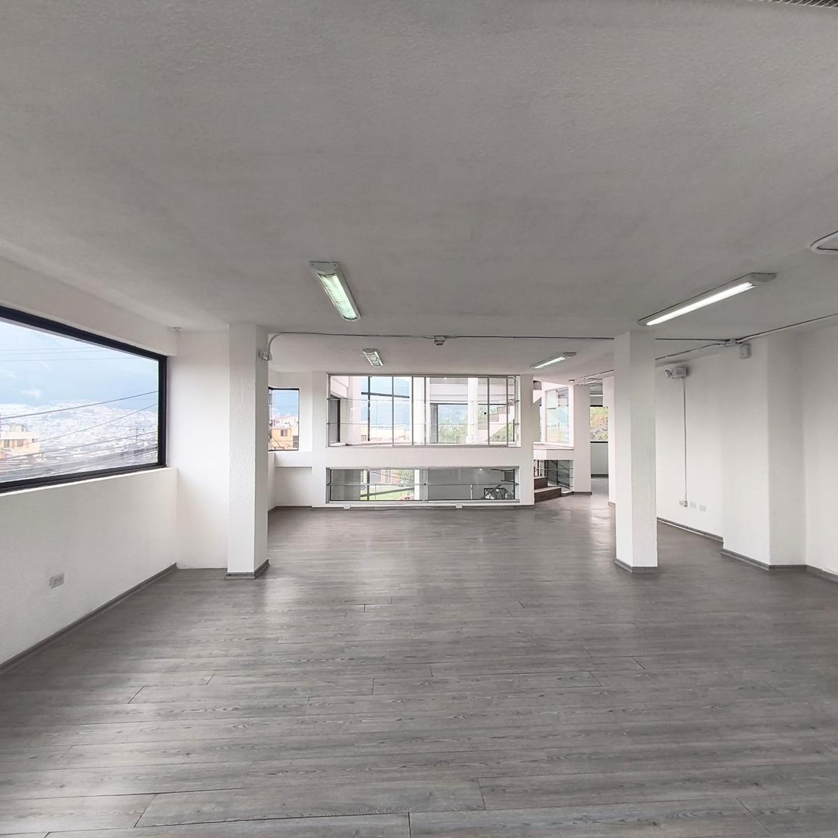 Edificio Comercial en venta en Ecuador | Pichincha | Quito, VENTA: Esquina Comercial Estratégica + Casa Segura en la Kennedy, 615 m²