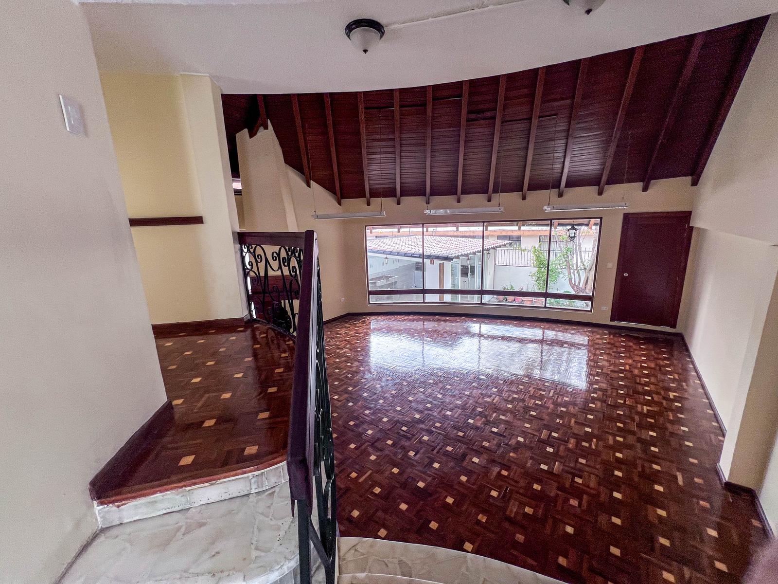 Local en alquiler en Pichincha | Quito | El Batán, Tomas Bermur y Guanguiltagua - Batán Alto, 511 m²