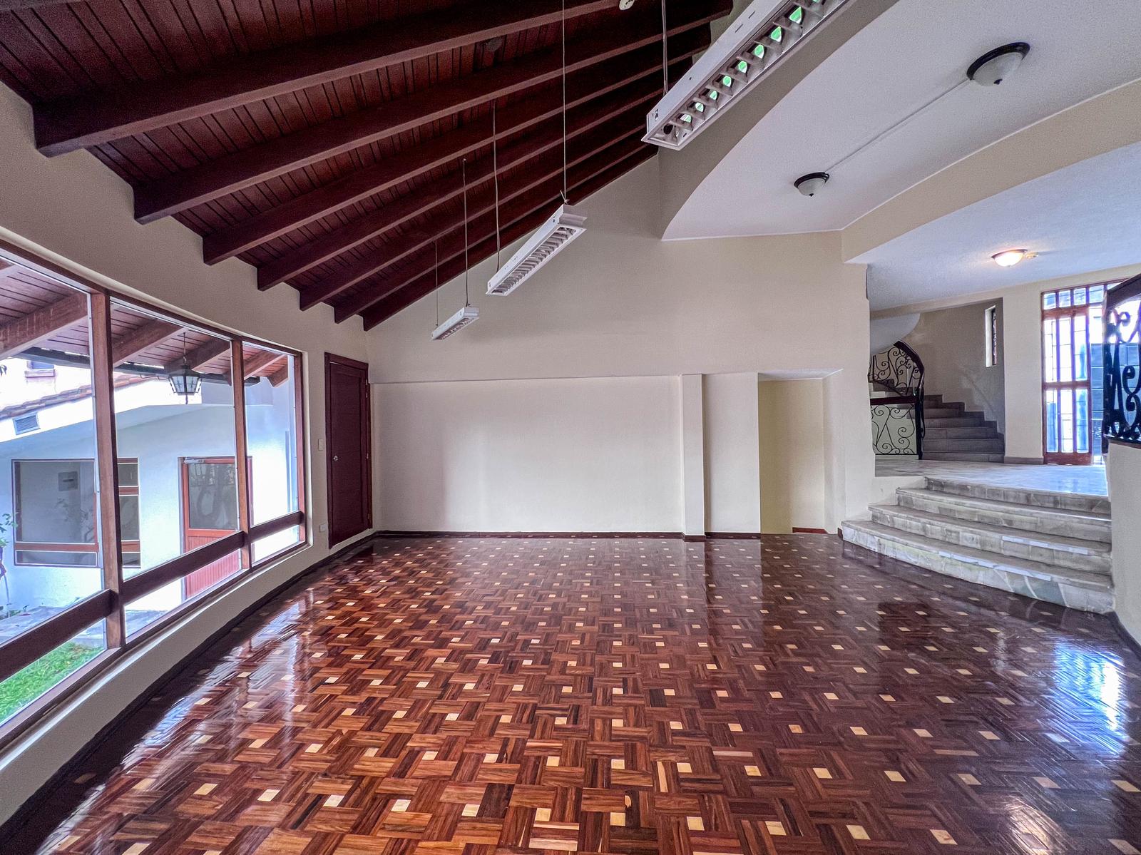 Local en alquiler en Pichincha | Quito | El Batán, Tomas Bermur y Guanguiltagua - Batán Alto, 511 m²