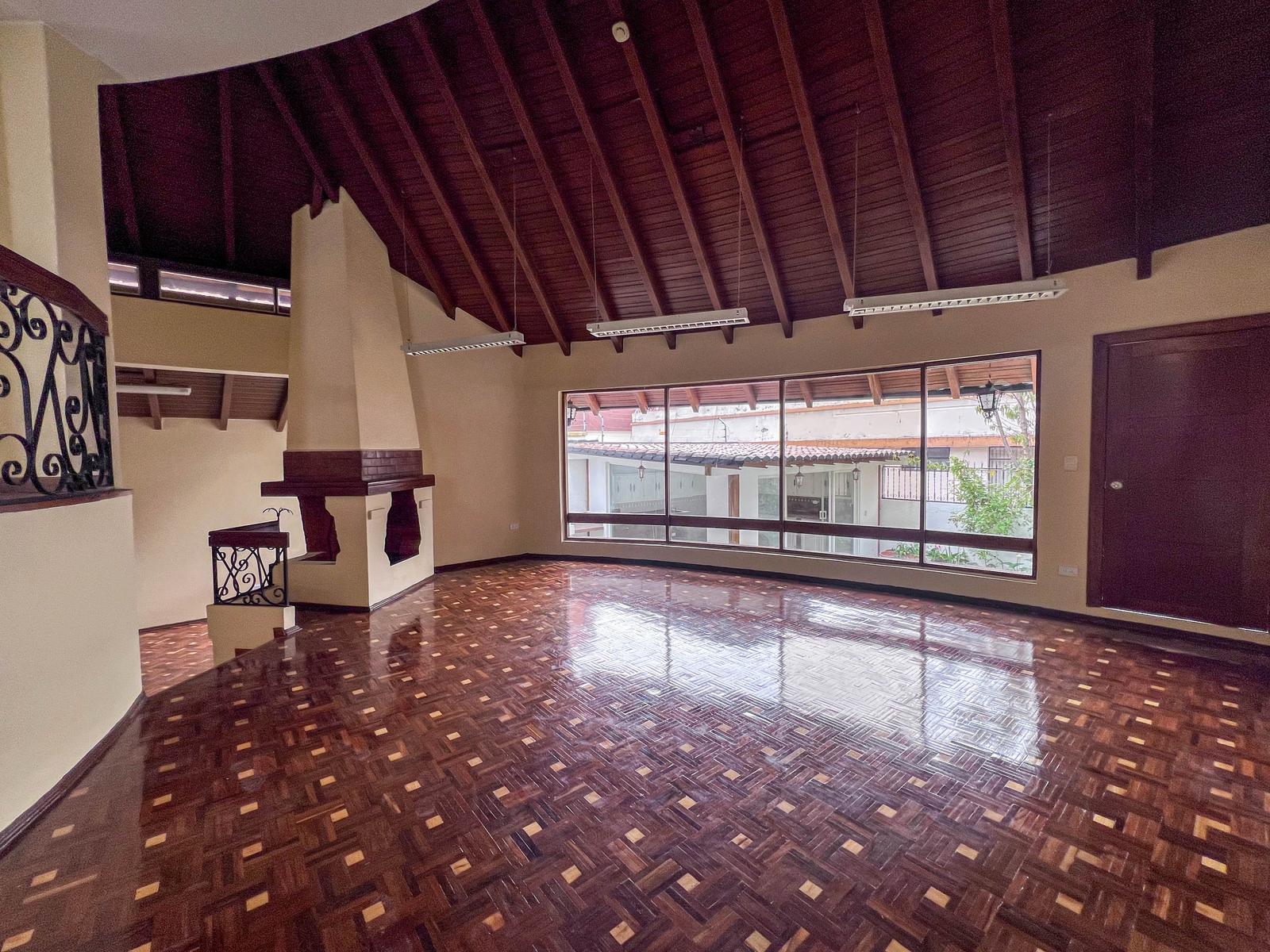 Local en alquiler en Pichincha | Quito | El Batán, Tomas Bermur y Guanguiltagua - Batán Alto, 511 m²