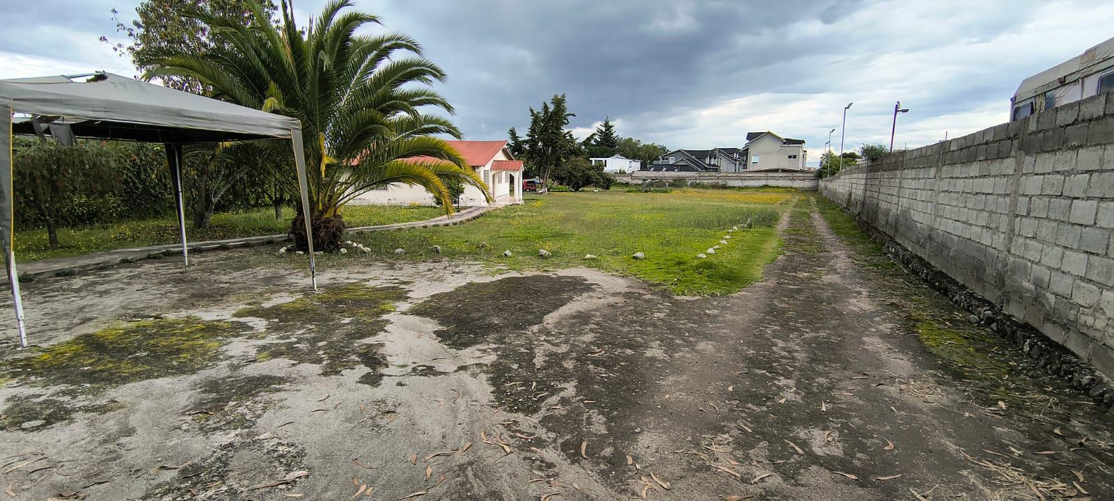 3,420 Square Meter Land in Mariana de Jesus 2