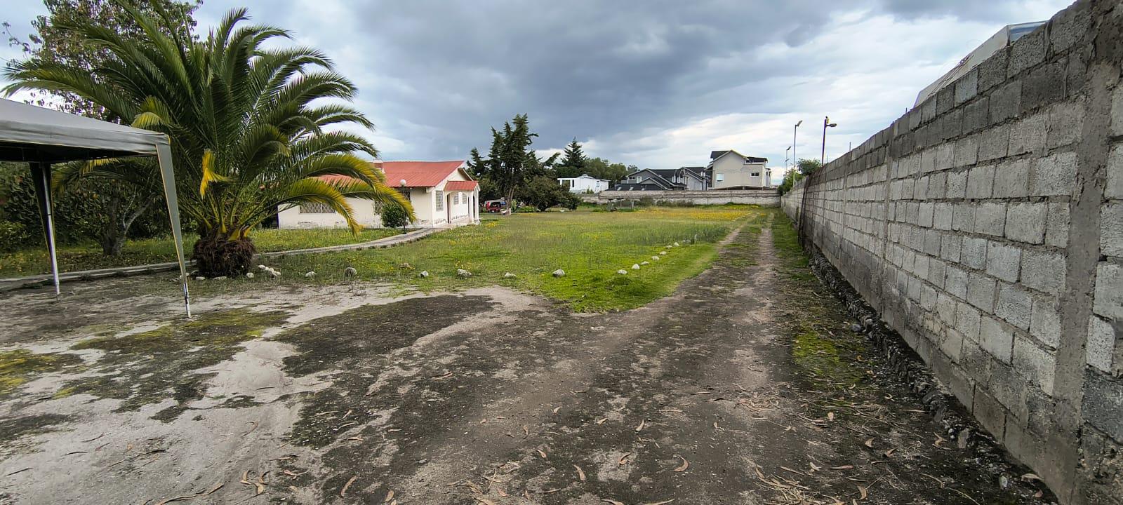 3,420 Square Meter Land in Mariana de Jesus 4