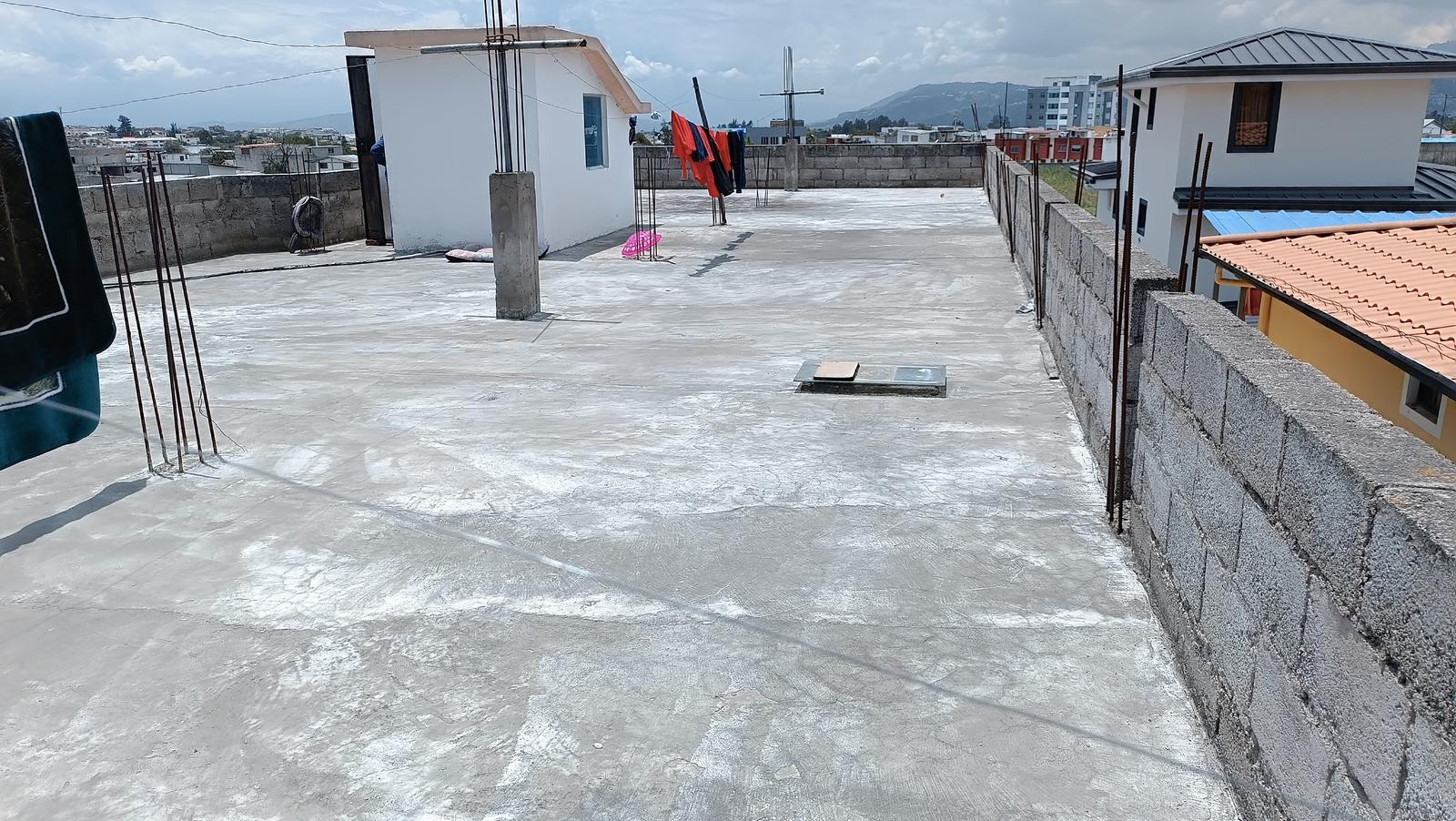 Terreno en venta en Pichincha | Quito | Calderón, Calderón - Marianitas, Terreno 5.000 m2, $130 m2, con Casa 310 m2 ¡¡GRATIS!!, 303 m²