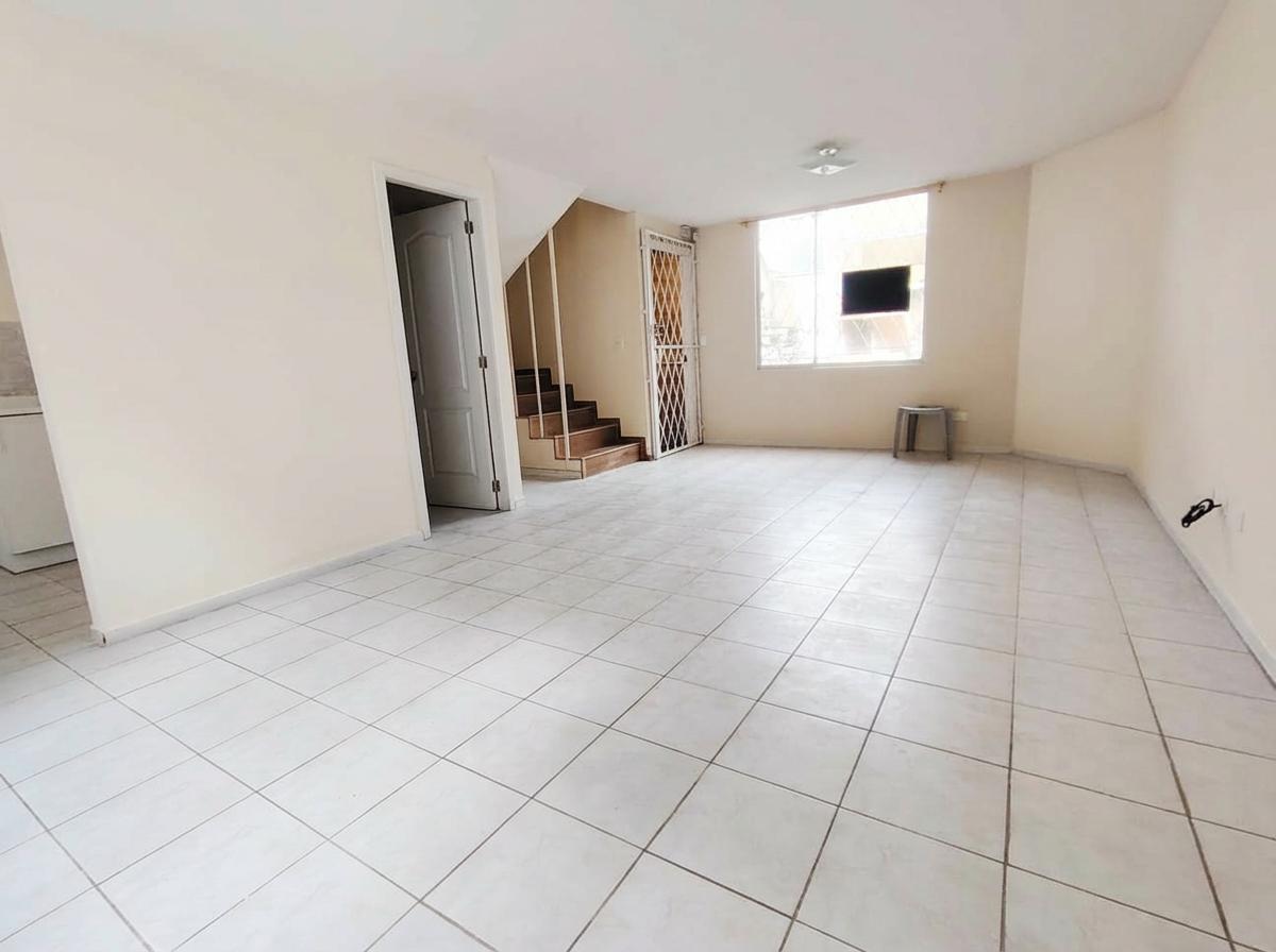 Duplex House in Ciudad Jardín Complex – 3 Bedrooms with Patio 5