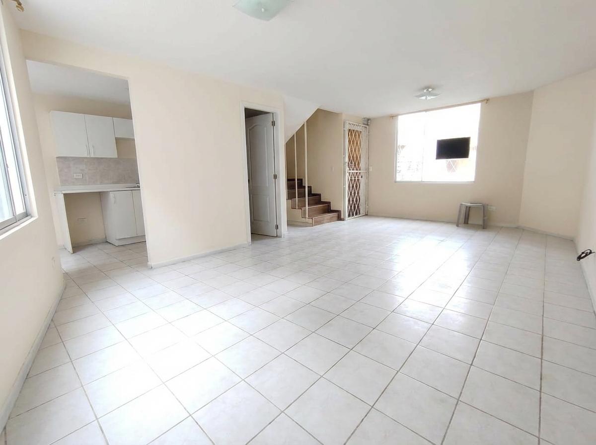 Duplex House in Ciudad Jardín Complex – 3 Bedrooms with Patio