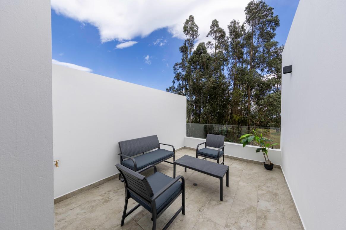 House in Puembo 4