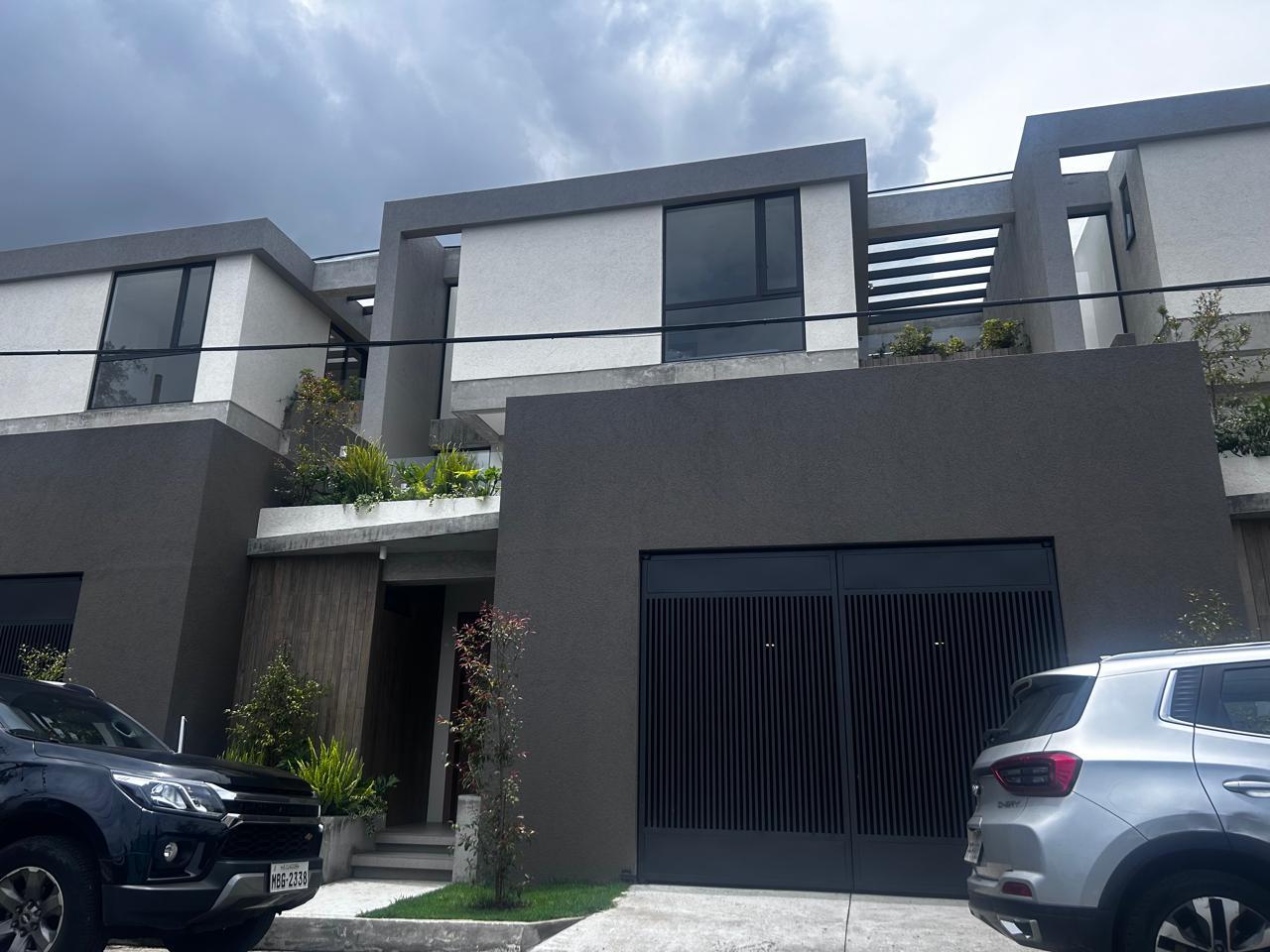 Casa en venta en Pichincha | Quito | Monteserrín, Urbanización Campo Alegre, C. de las Golondrinas &, 170124 Quito, 351 m²