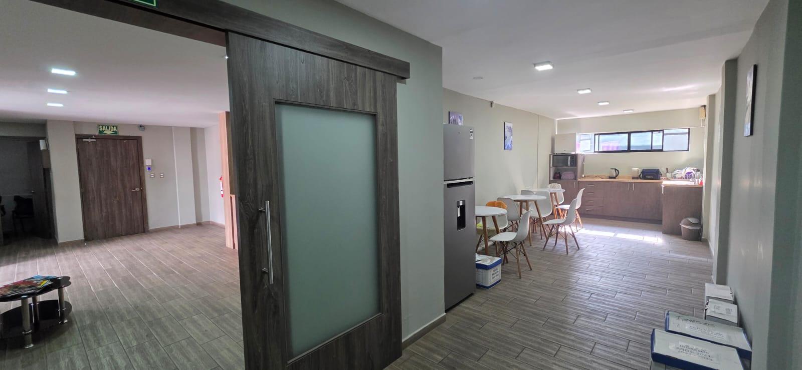 Local en alquiler en Pichincha | Quito | El Inca, LOCAL COMERCIAL U OFICINA EN EL MORLAN - EL INCA, 160 m²