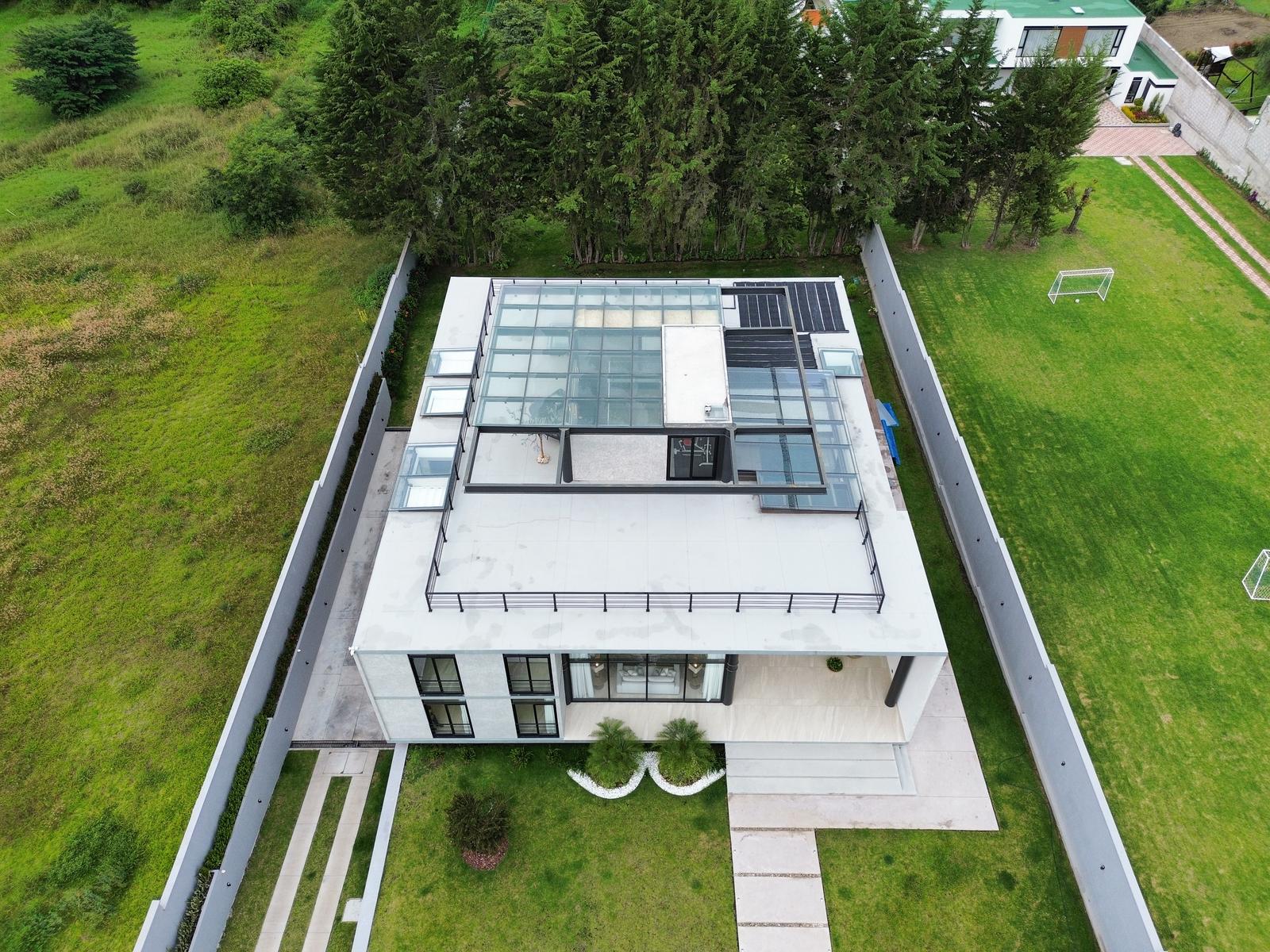 Casa en venta en Pichincha | Quito | Puembo, CASA ESTILO MINIMALISTA EN PUEMBO SECTOR ARRAYANES, 980 m²
