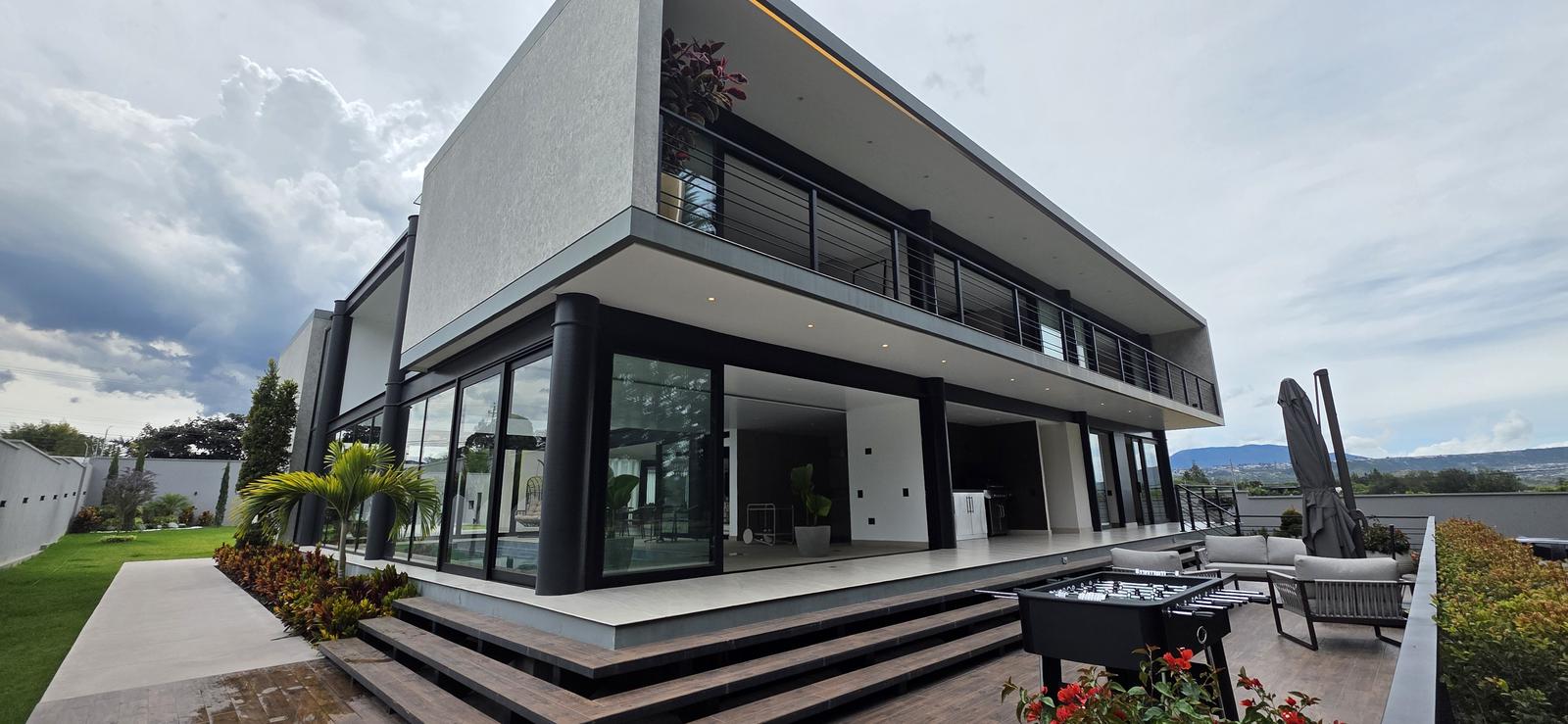 Casa en venta en Pichincha | Quito | Puembo, CASA ESTILO MINIMALISTA EN PUEMBO SECTOR ARRAYANES, 980 m²