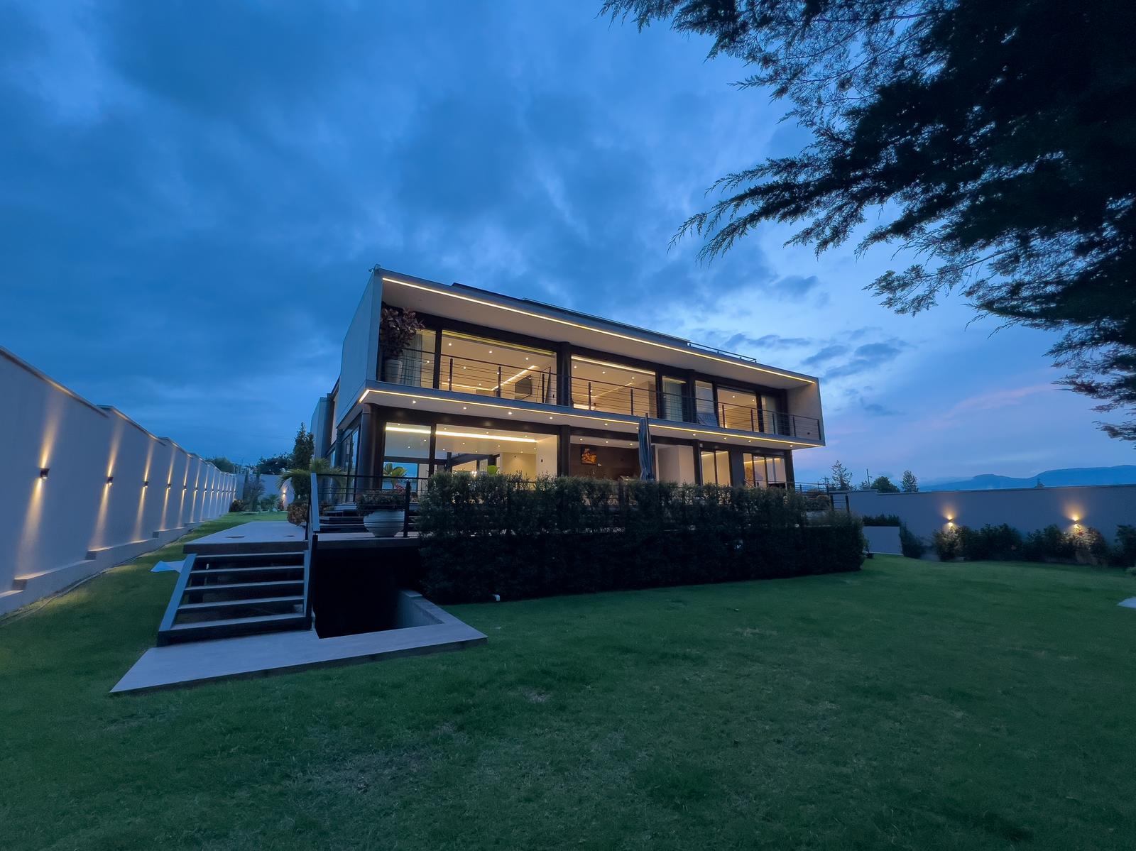 Casa en venta en Pichincha | Quito | Puembo, CASA ESTILO MINIMALISTA EN PUEMBO SECTOR ARRAYANES, 980 m²
