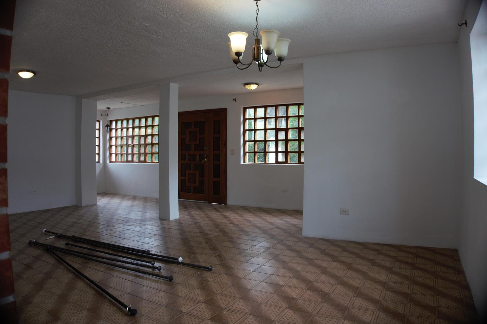 Casa en alquiler en Pichincha | Quito | Mitad del Mundo, Calacalí a un minuto del Parque Central, 150 m²