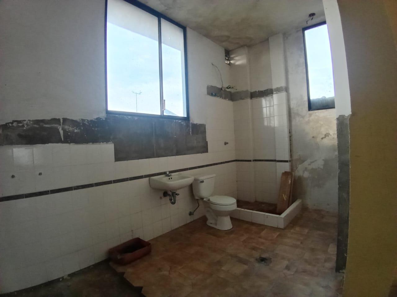 Foreclosure House for Sale, Downtown Santo Domingo near Antonio Neumane School $85,000 4