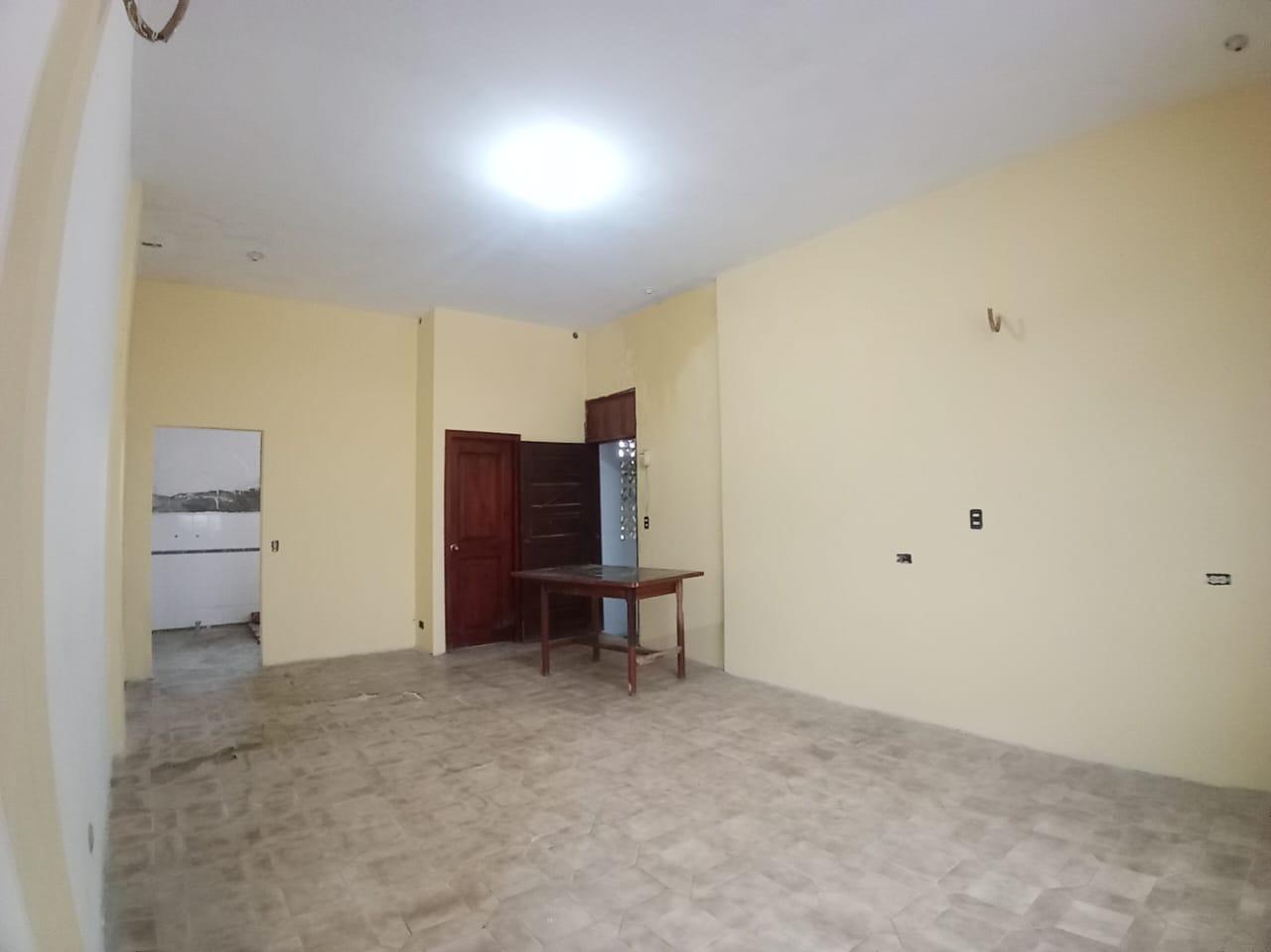 Foreclosure House for Sale, Downtown Santo Domingo near Antonio Neumane School $85,000 5