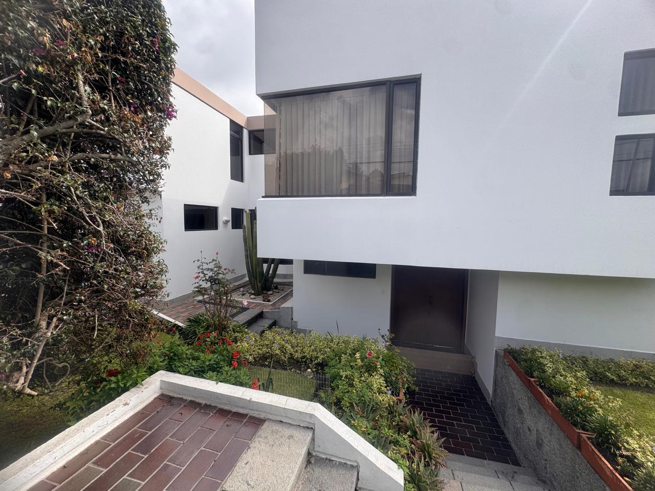 Casa en venta en Pichincha | Quito | Miravalle, CASA EN VENTA MIRAVALLE 2, 480 m²