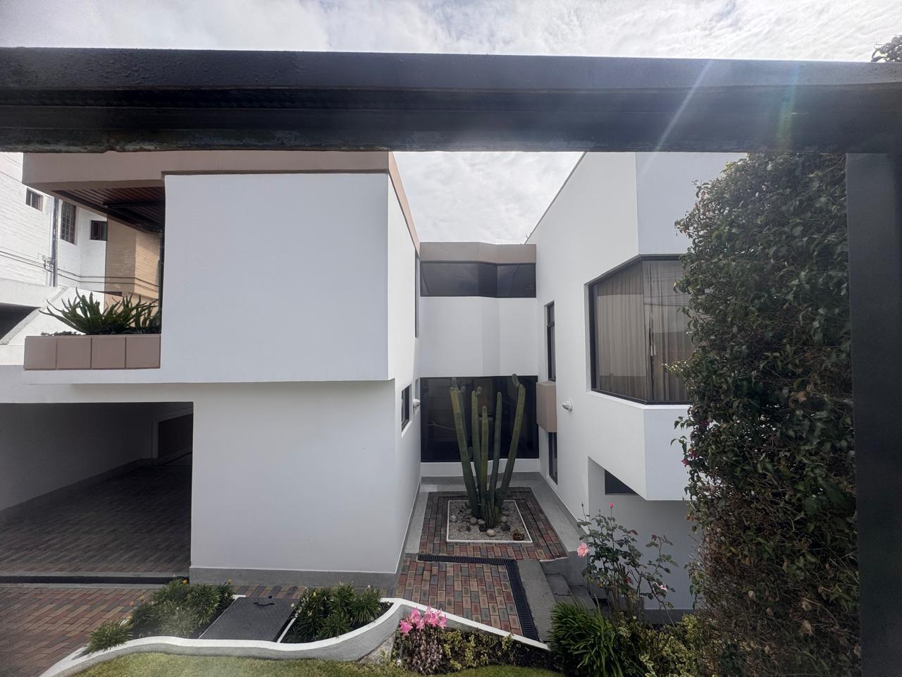 Casa en venta en Pichincha | Quito | Miravalle, CASA EN VENTA MIRAVALLE 2, 480 m²