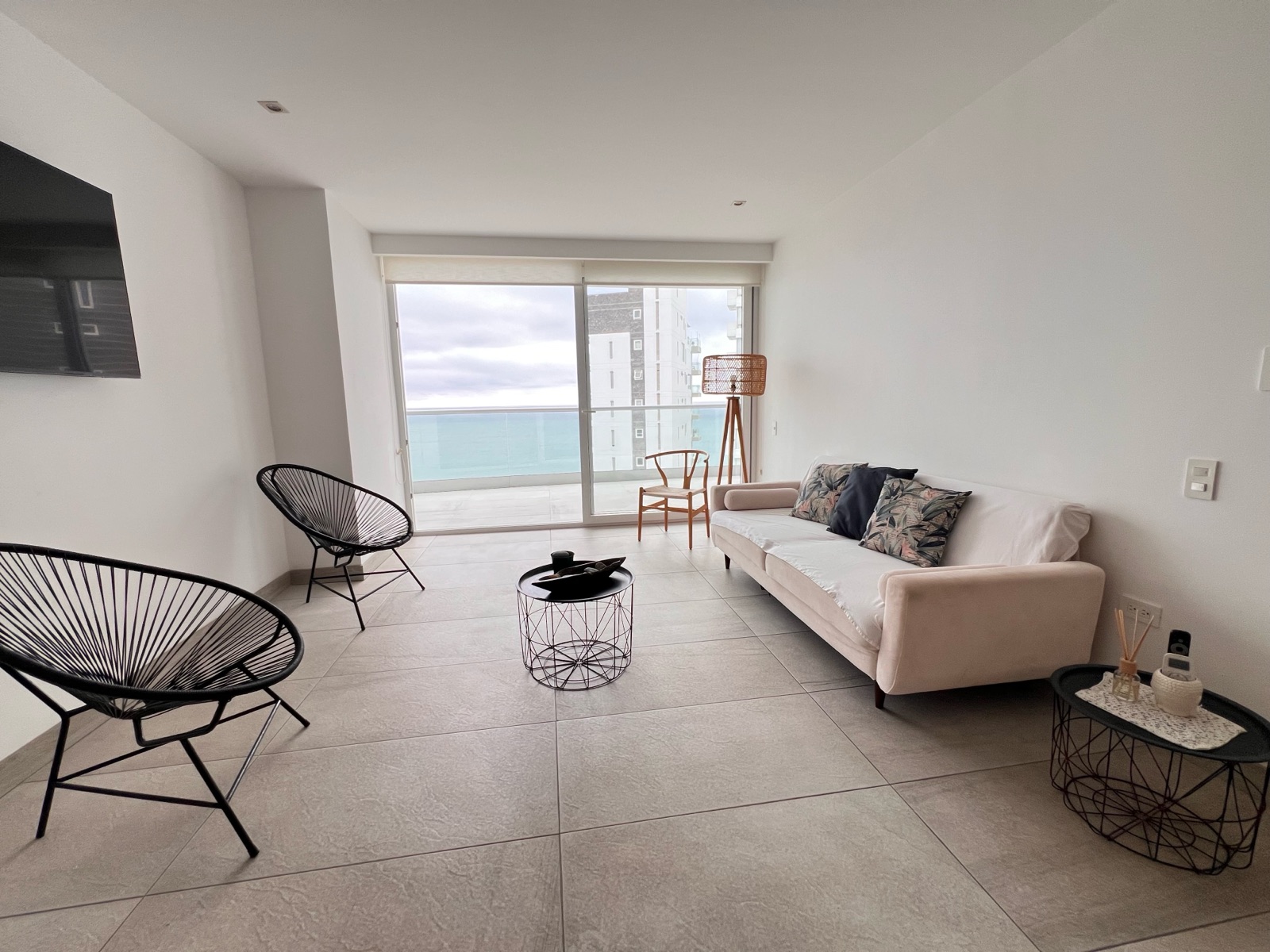 Furnished 2-Bedroom Apartment, Mykonos Building - Manta 2