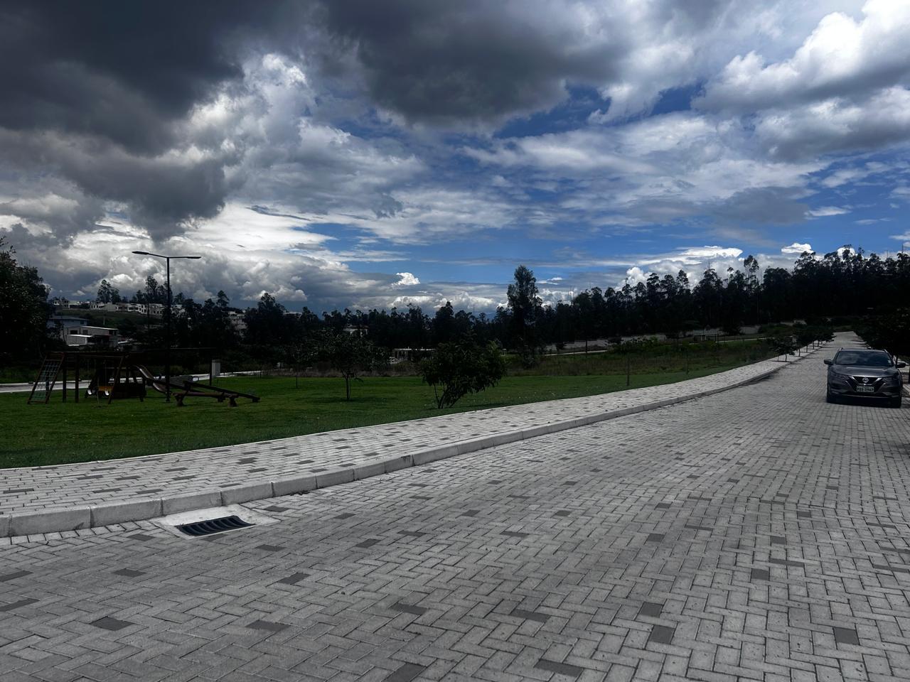 Terreno en venta en Pichincha | Quito | Llano Chico, Manuel Benitez y Calle Alfonso Tufiño / Llano Chico