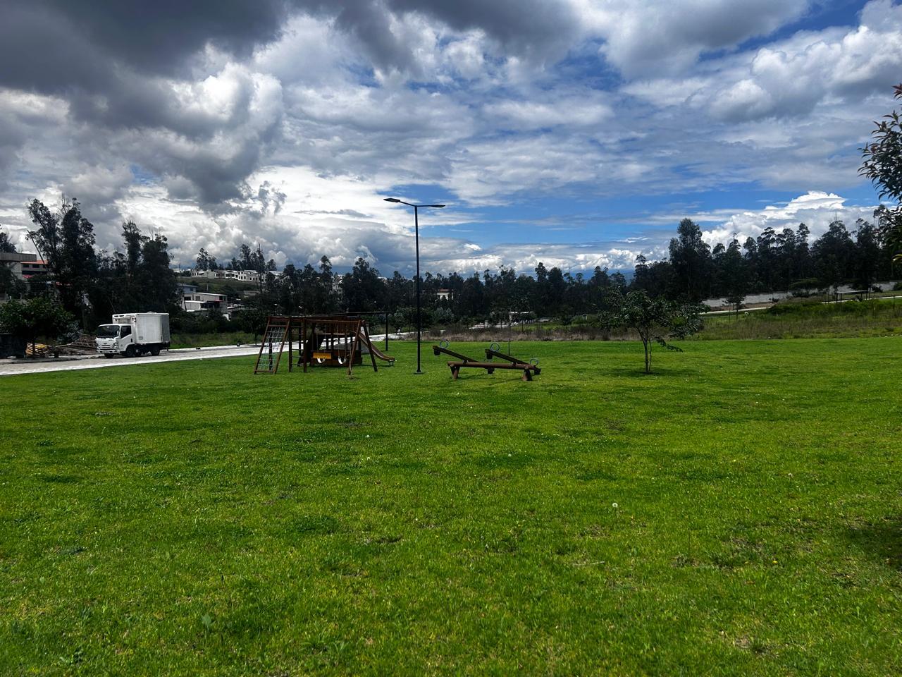 Terreno en venta en Pichincha | Quito | Llano Chico, Manuel Benitez y Calle Alfonso Tufiño / Llano Chico