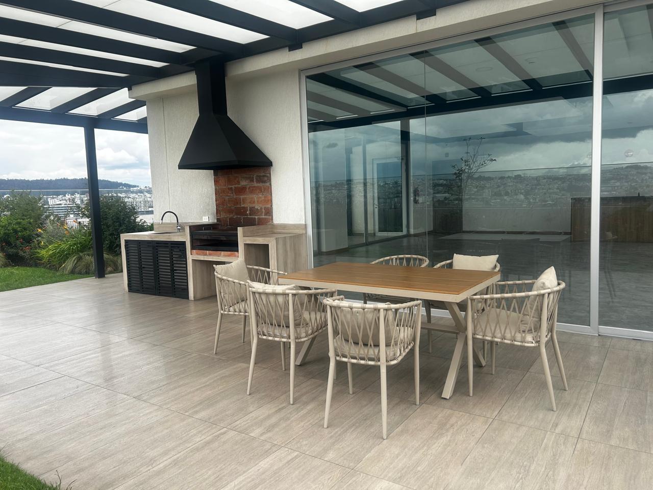 Vento Suite in the Quito Tenis Sector, Brand New 2