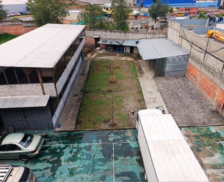 Commercial building for sale with apartments and retail spaces in Santa Barbara Baja 5