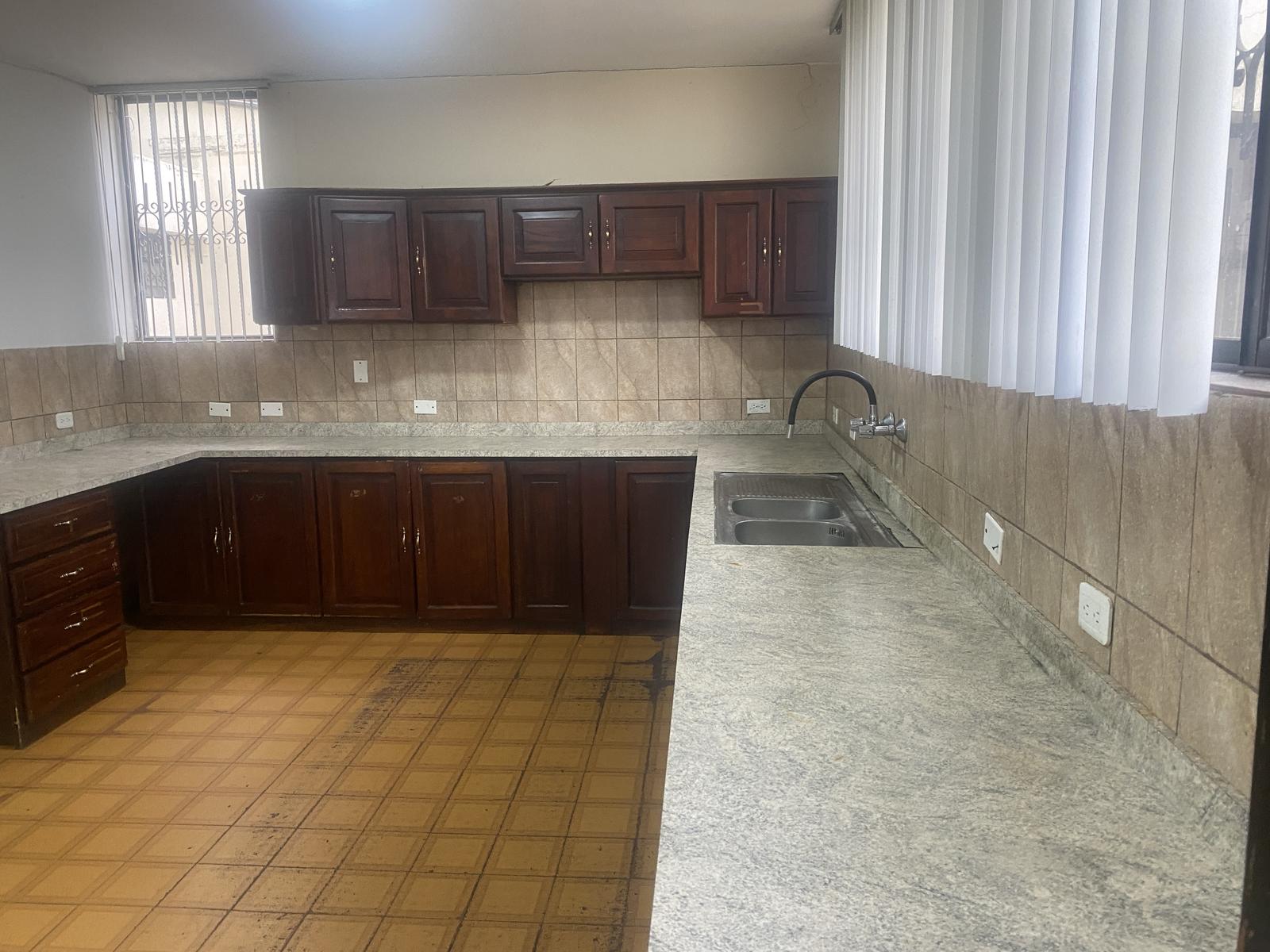 Casa en venta en Pichincha | Quito | La Carolina, CASA EN VENTA O RENTA ,LA CAROLINA, QUICENTRO SHOPPING