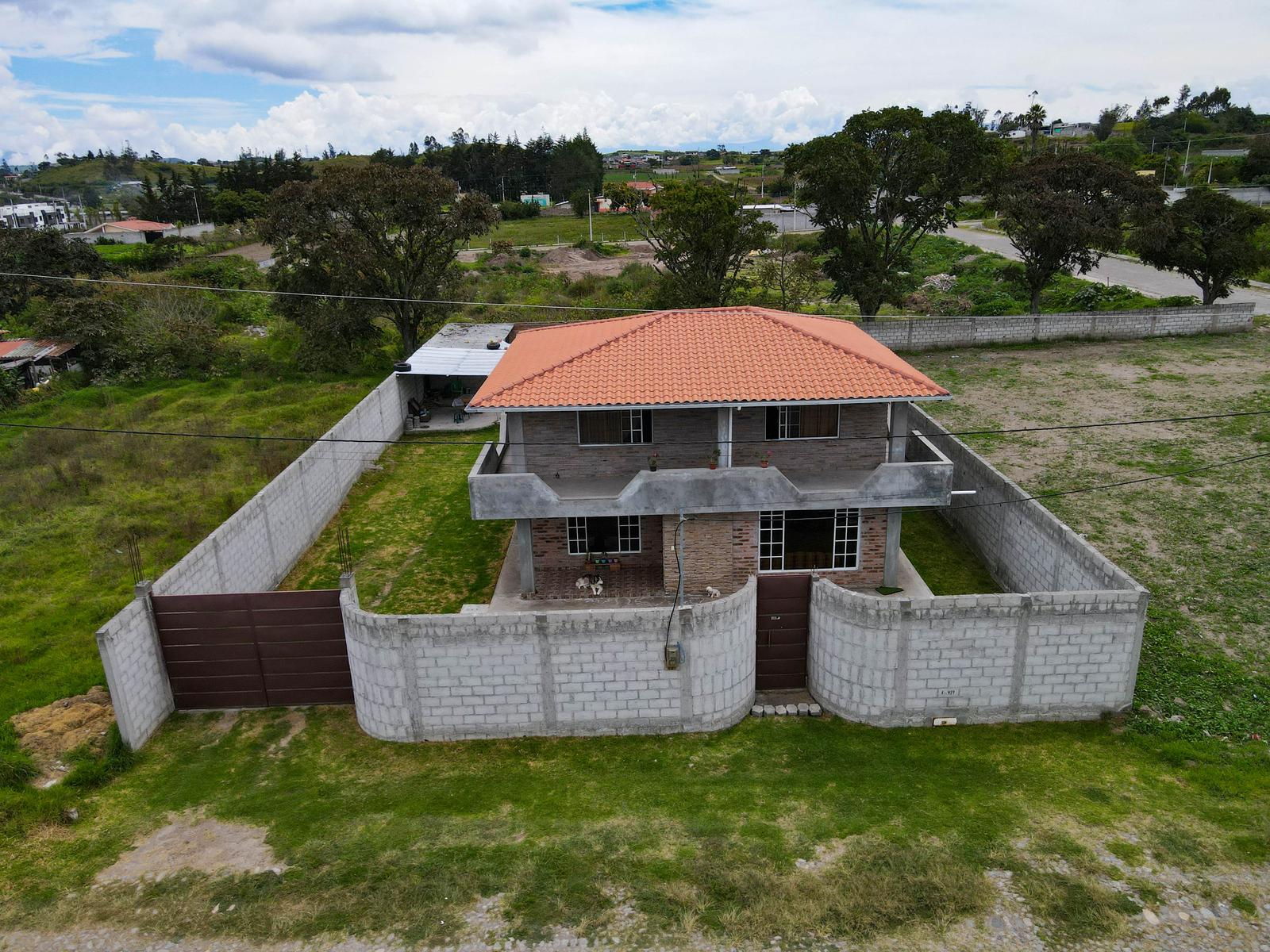 Casa en venta en Ecuador | Imbabura | Antonio Ante, Bello Horizonte -Frente de las canchas Juan Yepez, 205 m²