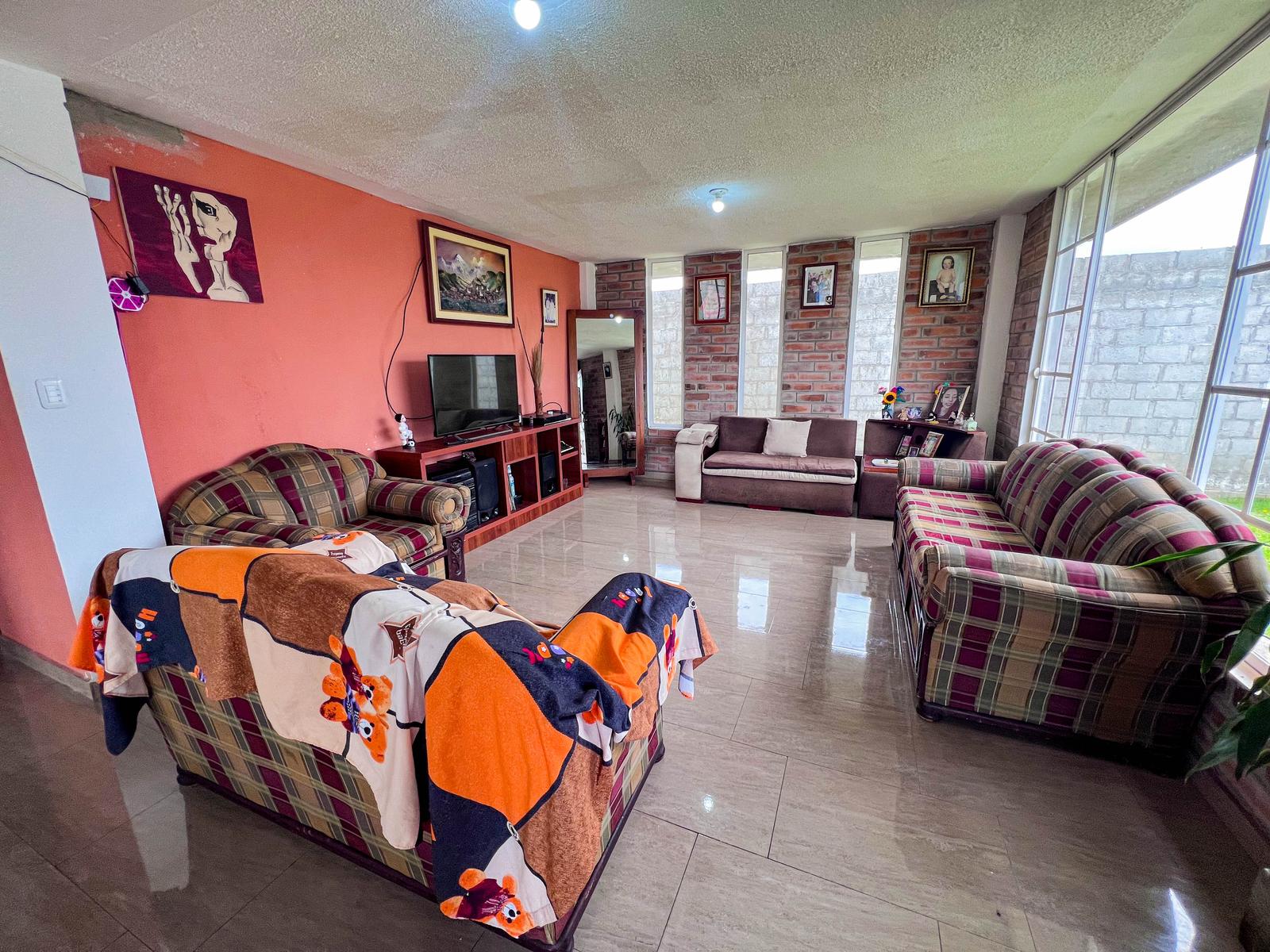 Casa en venta en Ecuador | Imbabura | Antonio Ante, Bello Horizonte -Frente de las canchas Juan Yepez, 205 m²