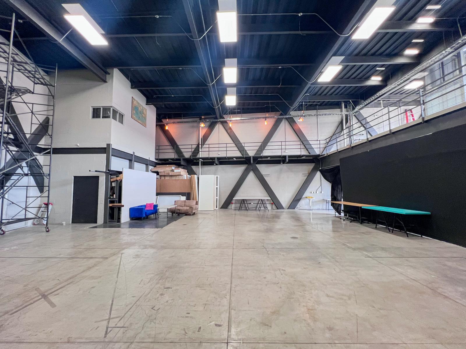 Edificio Comercial en alquiler en Pichincha | Quito | La Floresta, Edificio en renta con caracteristicas únicas (arquitectura industrial, espacios amplios y versátiles), 1000 m²