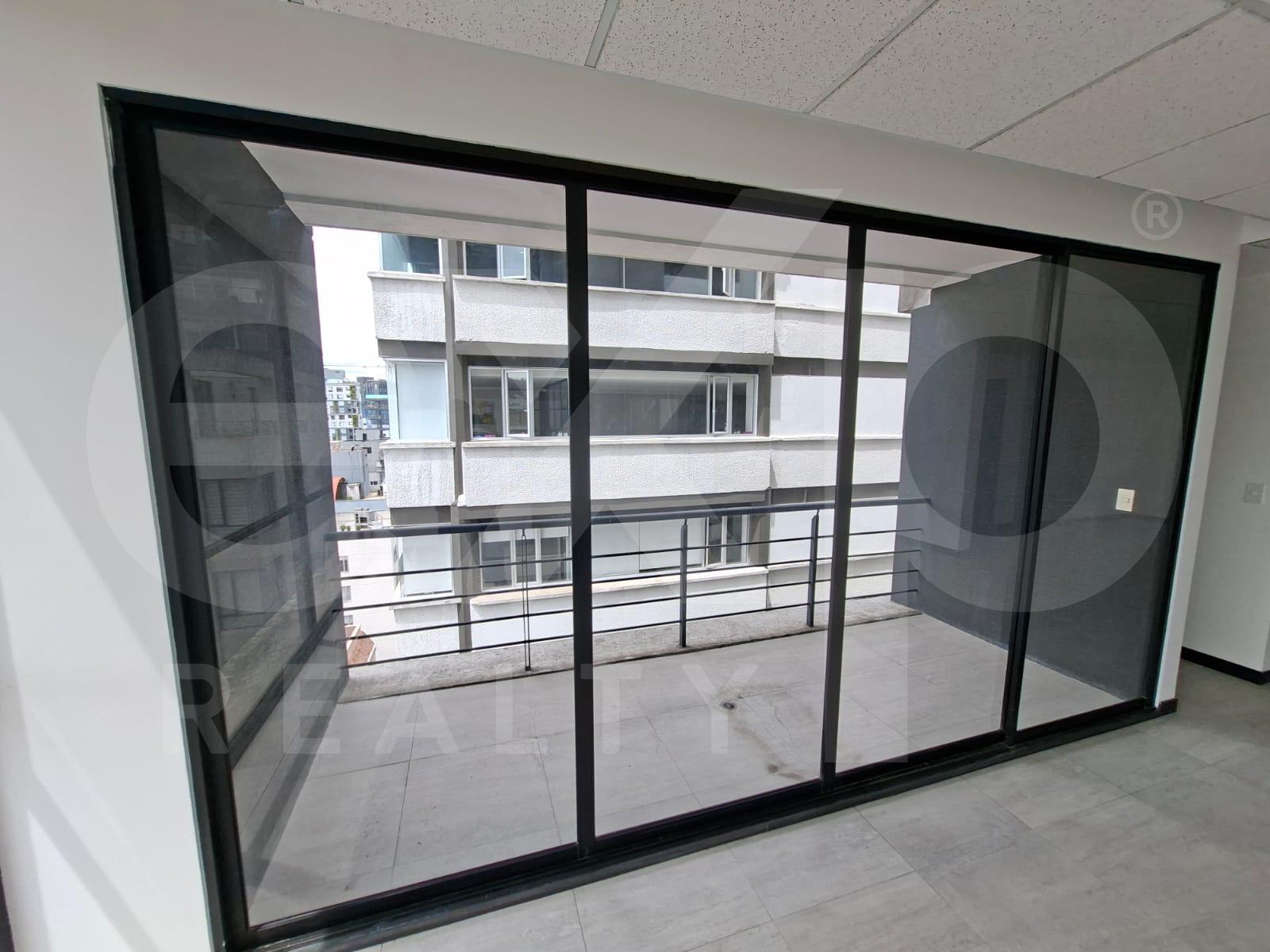 Sale of Brand New Office - Quito - La Carolina – High Floor with Balcony 4