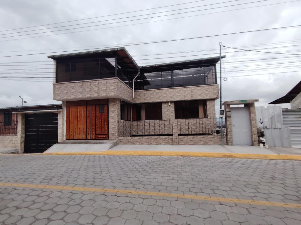 Income-Generating Property + Land + One Parking Space / Chillogallo 3