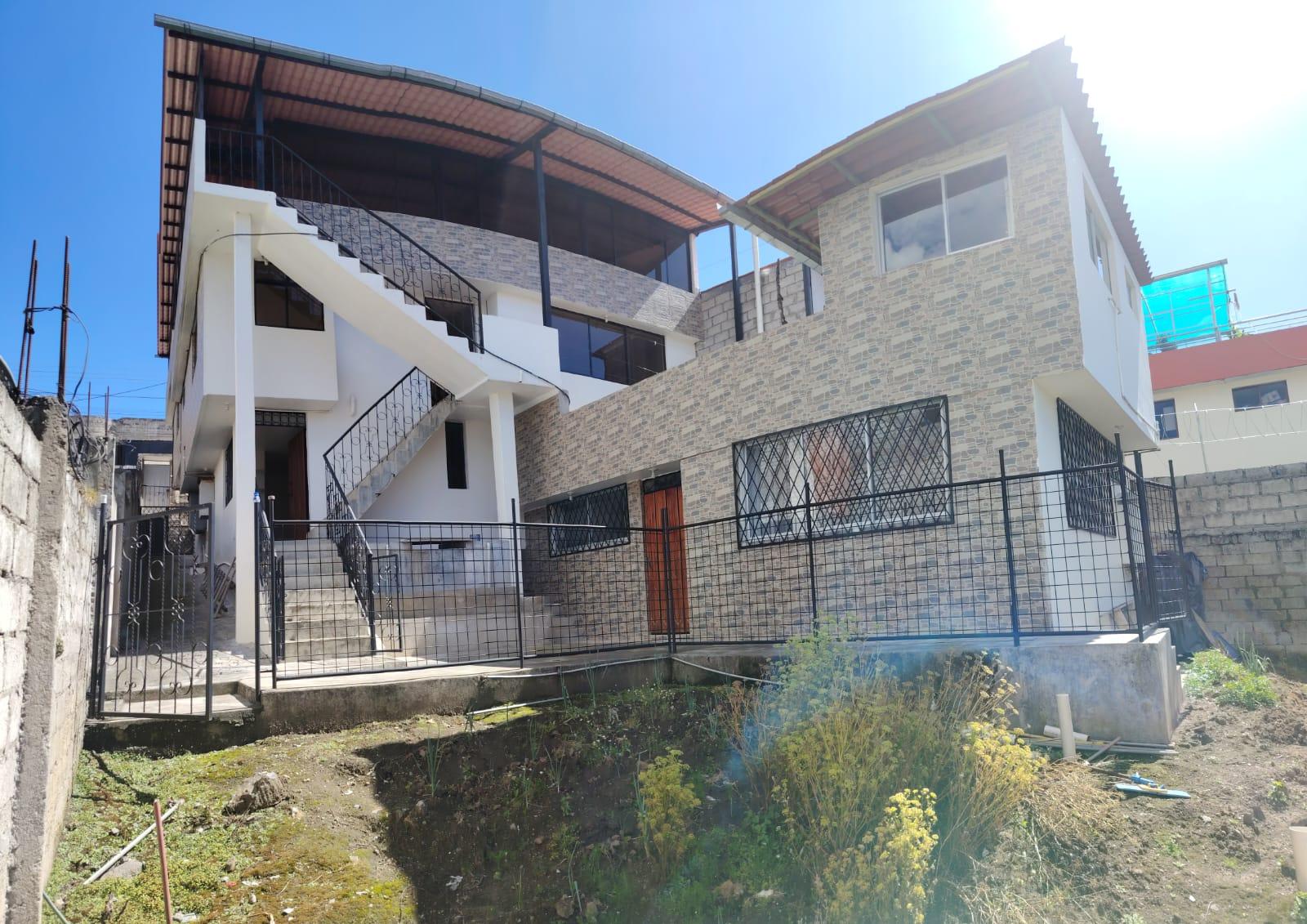 Income-Generating Property + Land + One Parking Space / Chillogallo 4